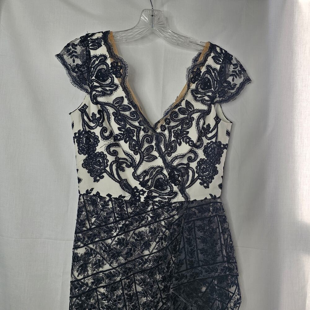 Marchesa Notte Lace V-Neck Asymmetrical Wrap Cocktail Dress - Black/Ivory size 2 - Picture 4 of 10